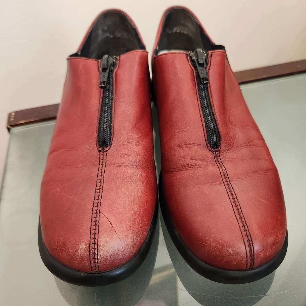 Munro American Women's Burgundy Front Zip Comfort Shoes Size 7